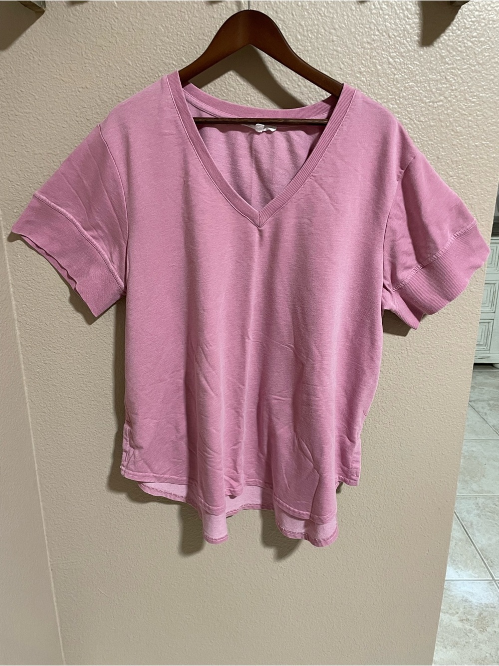 Women's Pink V-Neck Short Sleeve Top